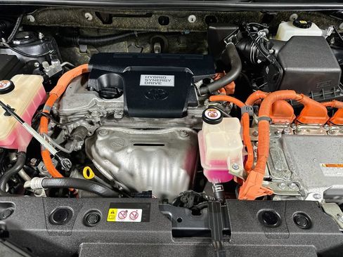 Used 2018 Toyota RAV4 XLE AWD/4WD image 19