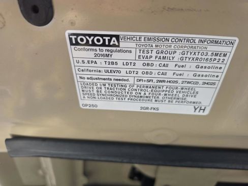 Used 2016 Toyota Tacoma TRD Sport image 11