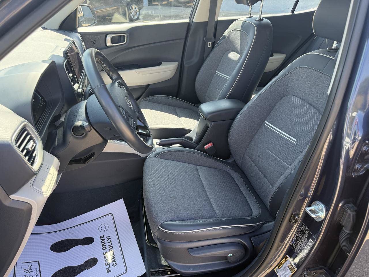 Used 2025 Hyundai Venue Limited FWD image 7