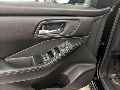 Used 2025 Nissan Rogue SV AWD/4WD image 8