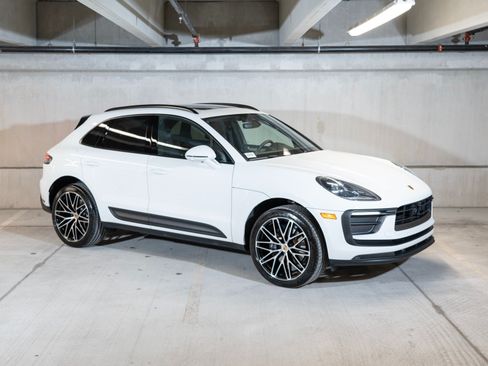 Certified 2026 Porsche Macan AWD/4WD image 7
