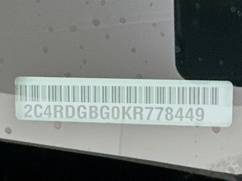 Used 2019 Dodge Grand Caravan SE image 12
