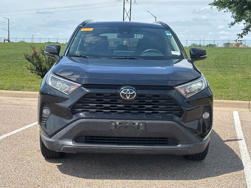 Used 2021 Toyota RAV4 XLE w/ Convenience Package FWD image 3