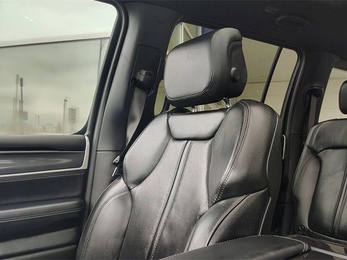 Used 2023 Jeep Wagoneer 4WD w/ Premium Group I image 25