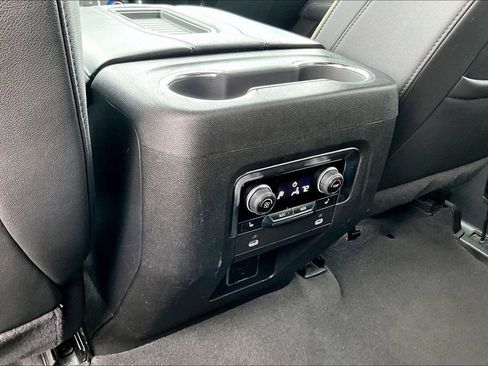 Used 2024 Chevrolet Suburban Premier AWD/4WD image 32