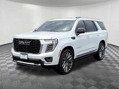 Used 2025 GMC Yukon Denali Ultimate AWD/4WD image 3