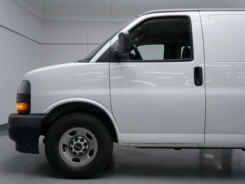 Used 2019 GMC Savana 2500 Extended Van 3D w/ Driver Convenience Package image 27