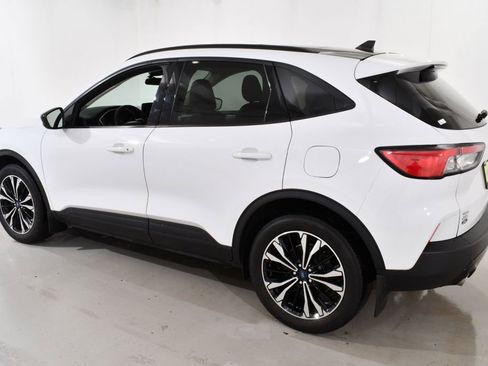 Used 2022 Ford Escape SE w/ SE Sport Appearance Package image 15