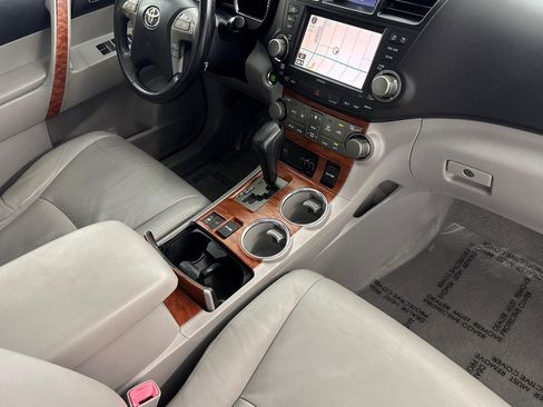 Used 2010 Toyota Highlander Limited AWD/4WD image 35