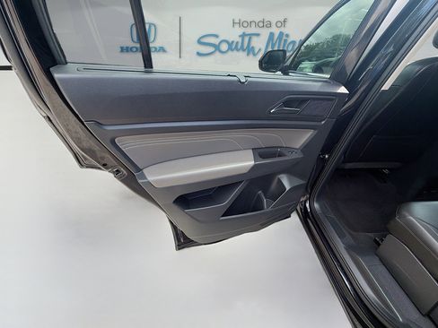 Used 2023 Volkswagen Atlas SE FWD image 25