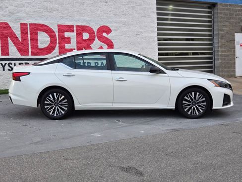 Used 2025 Nissan Altima 2.5 SV FWD image 8