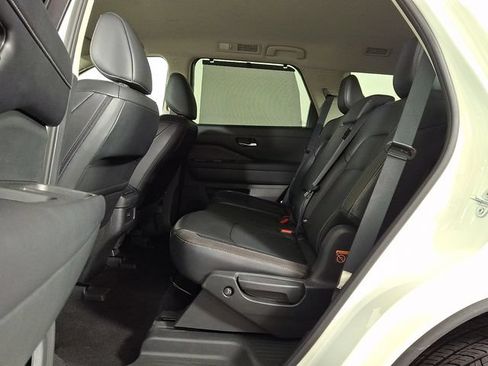 Used 2024 Nissan Pathfinder SL AWD/4WD image 13