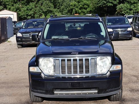 Used 2011 Jeep Liberty Limited AWD/4WD image 3