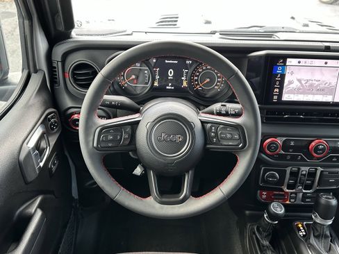 Used 2024 Jeep Wrangler Unlimited Rubicon w/ XTREMEE 35" Tire Package image 14