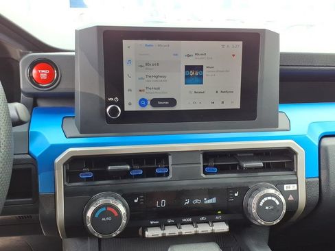 Used 2025 Toyota Tacoma TRD Sport AWD/4WD image 19