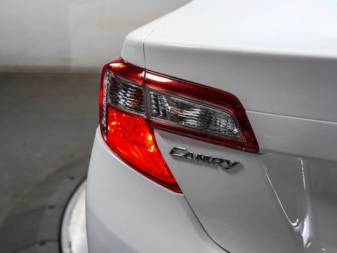 Used 2014 Toyota Camry LE FWD image 11