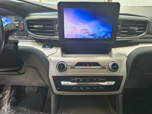 Used 2020 Ford Explorer XLT w/ Equipment Group 202A AWD/4WD image 25