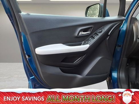 Used 2020 Chevrolet Trax LT w/ LT Convenience Package image 14