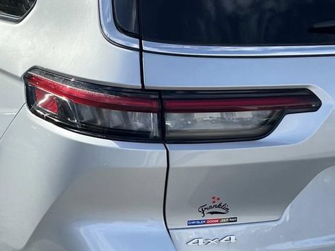 New 2025 Jeep Grand Cherokee L Laredo image 10