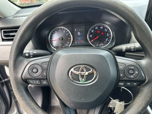 Used 2021 Toyota RAV4 LE FWD image 20