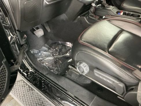 Used 2019 Jeep Wrangler Unlimited Rubicon w/ Uconnect 4C Nav & Sound Group AWD/4WD image 15