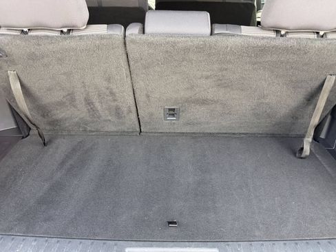 Used 2025 Toyota Highlander LE FWD image 32