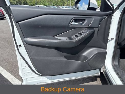 Used 2024 Nissan Rogue SV FWD image 3