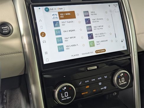 Used 2025 Land Rover Discovery S image 23