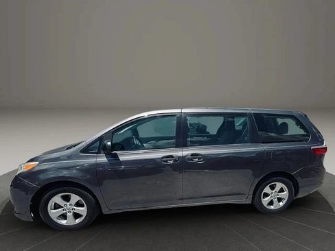 Used 2016 Toyota Sienna L FWD image 2