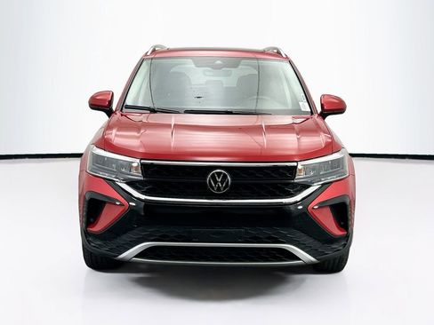 Certified 2023 Volkswagen Taos SE w/ Panoramic Sunroof Package image 2