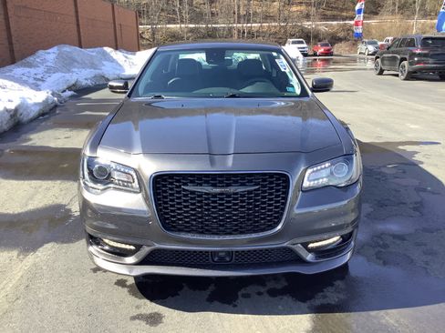 Used 2023 Chrysler 300 Touring L w/ Safetytec Plus Group image 5