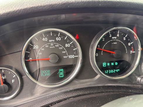Used 2015 Jeep Wrangler Unlimited Sahara AWD/4WD image 14