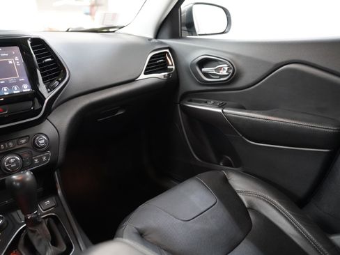 Used 2020 Jeep Cherokee Limited image 13