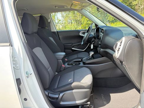 Used 2024 Kia Soul LX FWD image 28