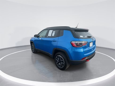 Used 2024 Jeep Compass Trailhawk image 6