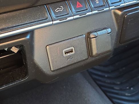 Used 2019 Chevrolet Silverado 1500 Custom w/ Custom Value Package image 28