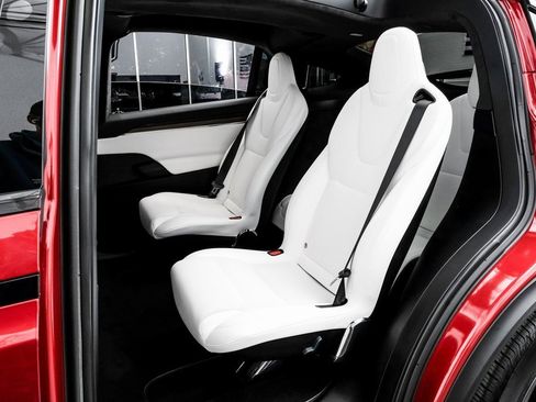 Used 2023 Tesla Model X image 50