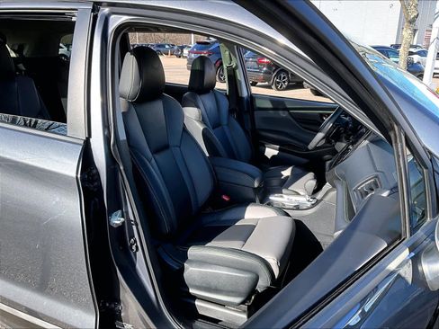 Used 2023 Subaru Ascent Onyx Edition image 11