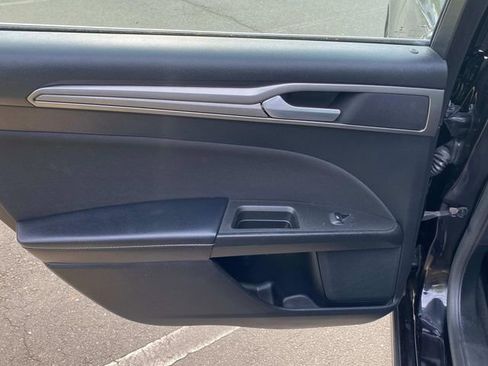 Used 2019 Ford Fusion SE image 10