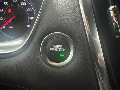 Used 2023 Chevrolet Traverse LT FWD image 14