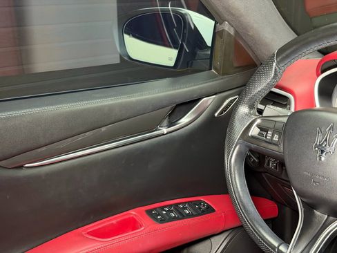Used 2018 Maserati Ghibli S RWD image 28
