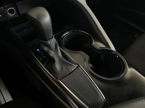 Used 2020 Toyota Camry LE image 28