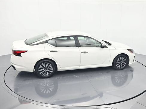 Certified 2025 Nissan Altima 2.5 SV FWD image 30