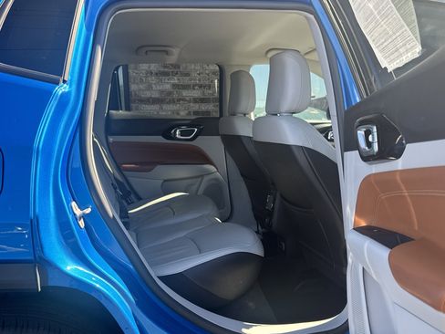 Used 2022 Jeep Compass Limited image 12