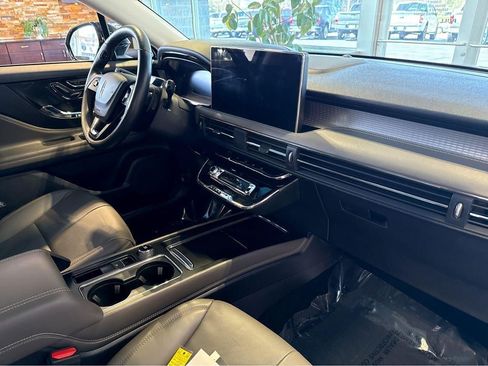 Used 2023 Lincoln Corsair Reserve w/ Equipment Group 202A AWD/4WD image 28