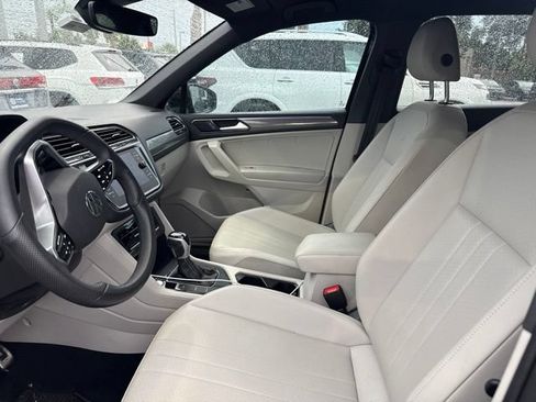 Used 2022 Volkswagen Tiguan SE R-Line FWD image 15