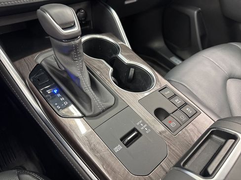 Used 2023 Toyota Highlander Limited image 28