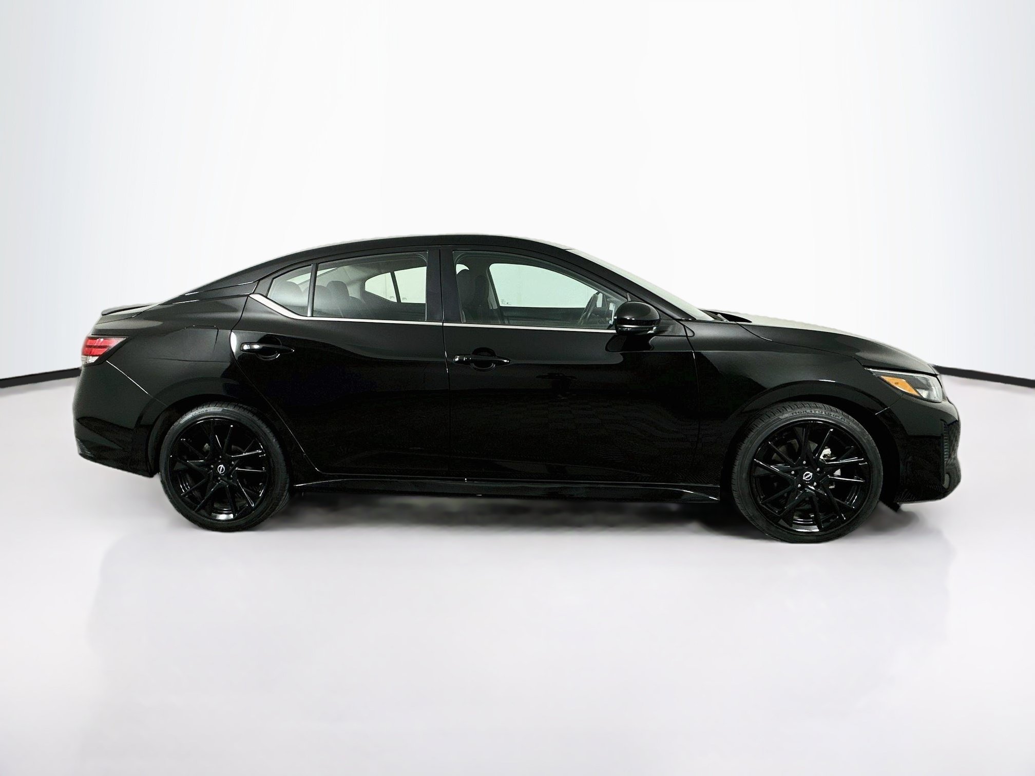 Used 2025 Nissan Sentra SR w/ Midnight Edition FWD image 10