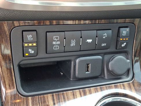 Used 2015 GMC Acadia Denali image 26