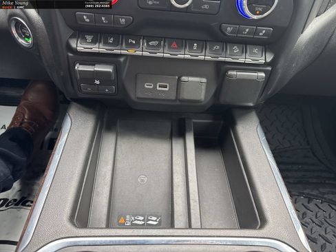 Certified 2022 GMC Sierra 2500 Denali w/ Denali Black Diamond Edition AWD/4WD image 33